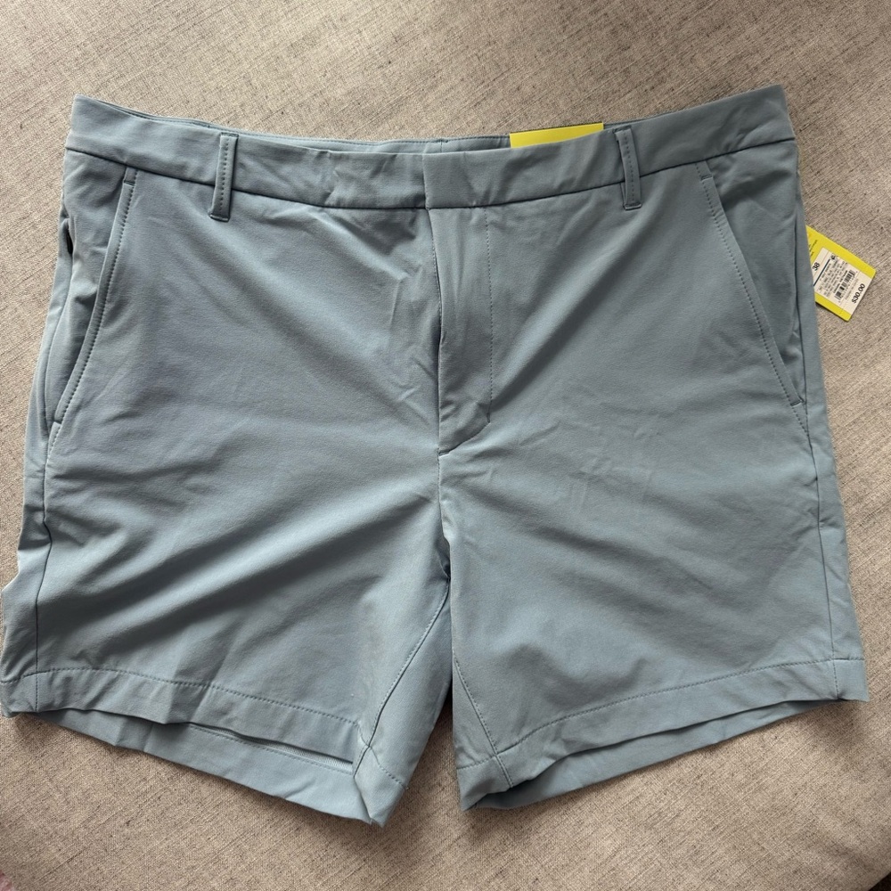 NWT Men’s All in Motion 7” golf shorts. 38